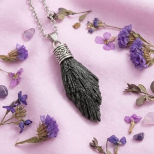 Dije Cianita Negra Escoba De Bruja Premium